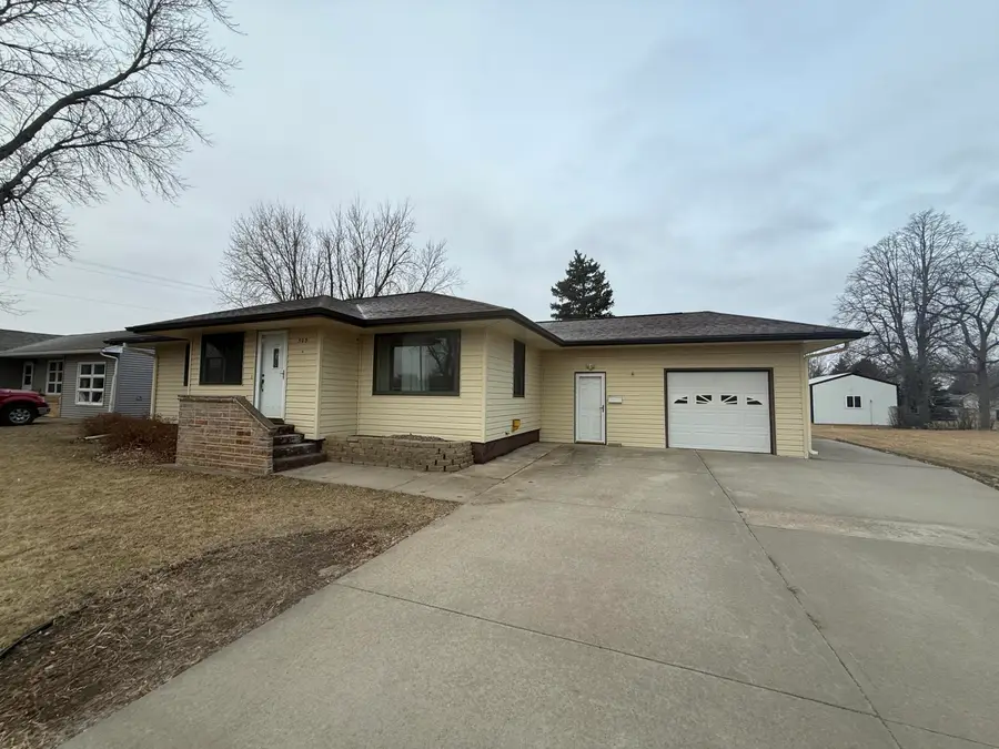505 S Third St, Parkston, SD 57366 - #2