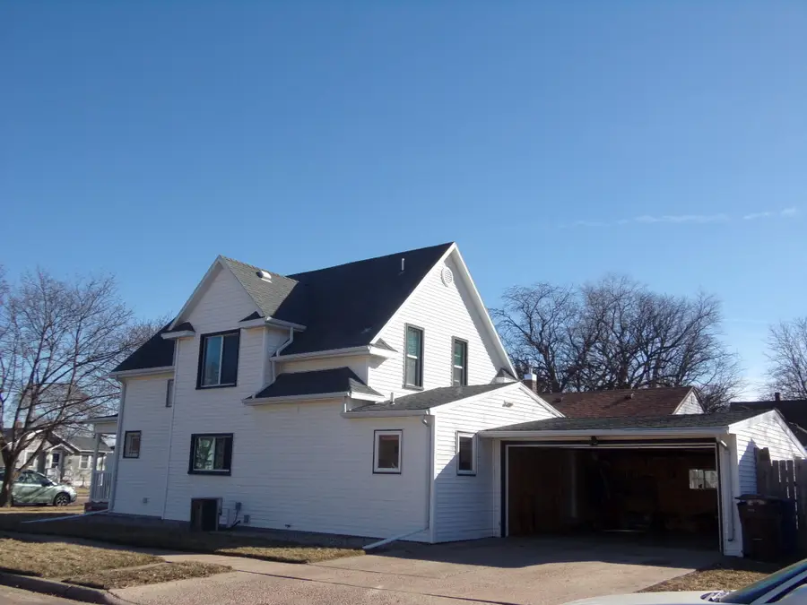 501 S Wisconsin St, Mitchell, SD 57301 - #2