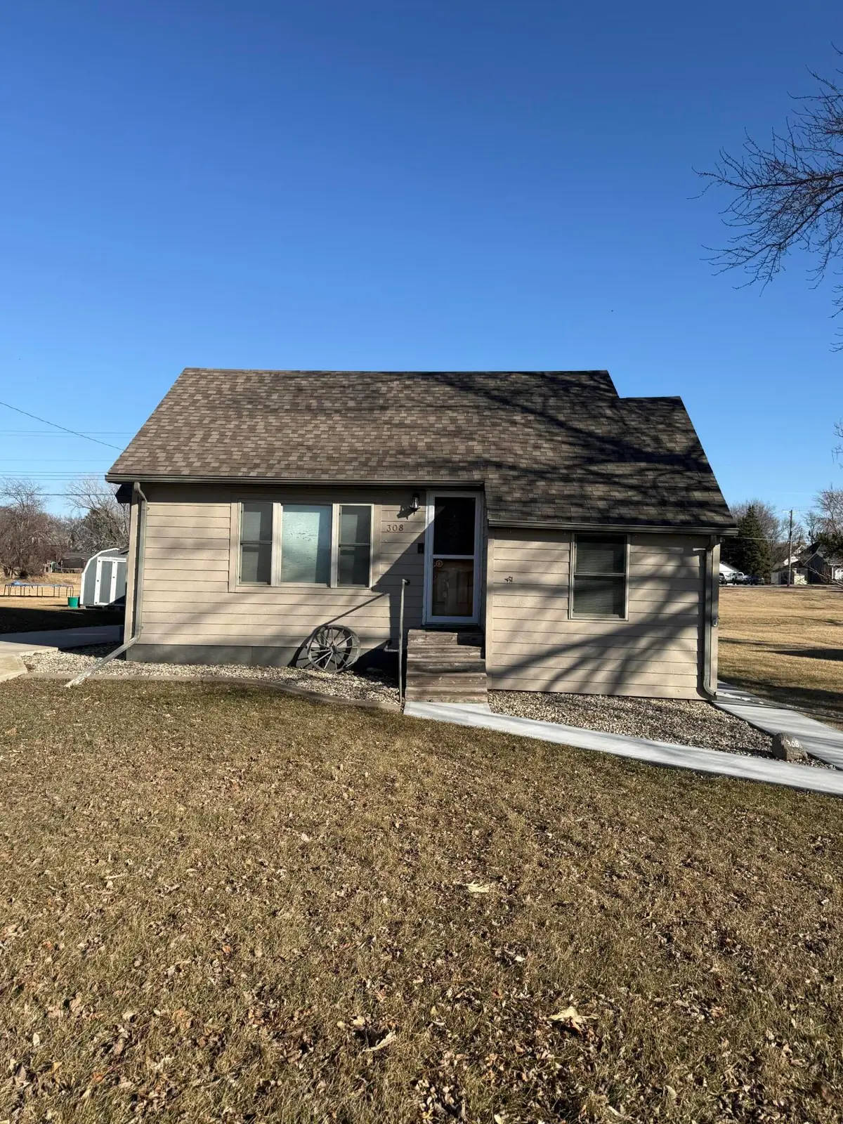 308 N 4th St, Parkston, SD 57366 - #1