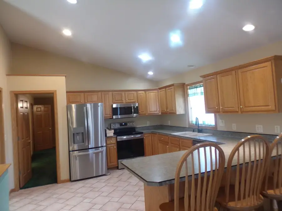 1516 Pinehurst Ave, Mitchell, SD 57301 - #2