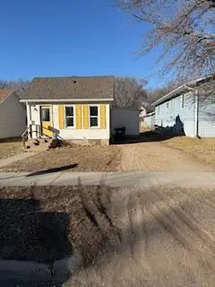 1208 W 3rd St, Mitchell, SD 57301 - #1