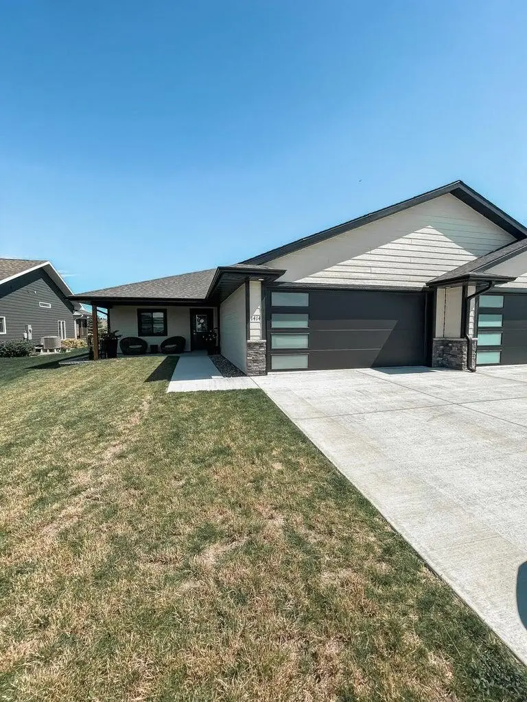 1414 W 20th Ave, Mitchell, SD 57301 - #1