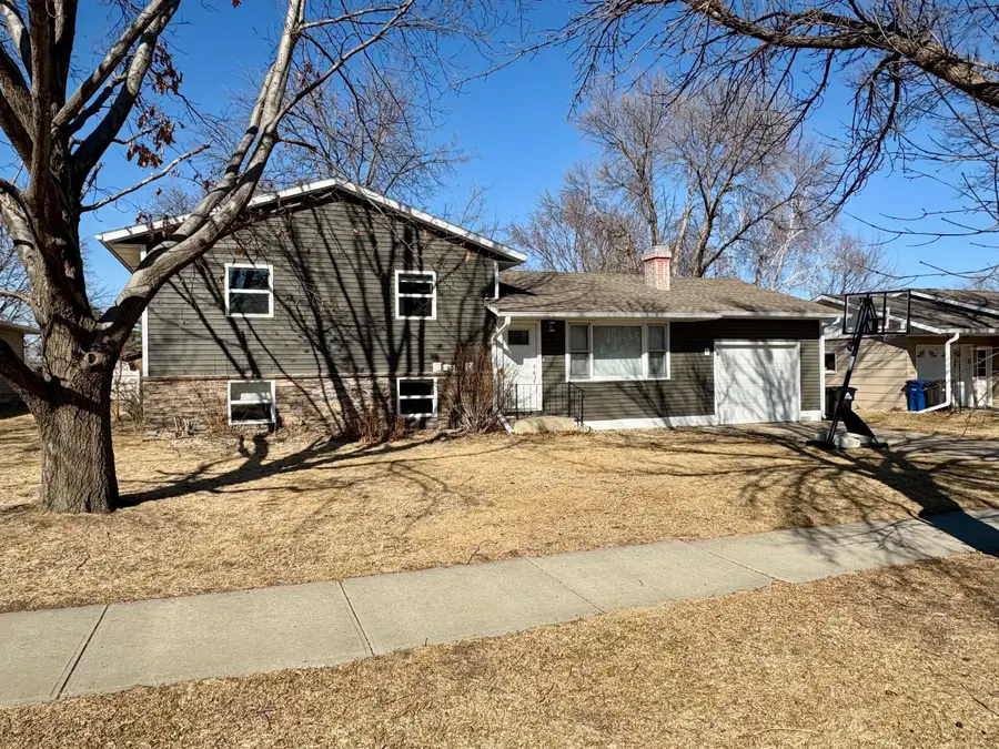 310 E 13th Ave, Mitchell, SD 57301 - #2