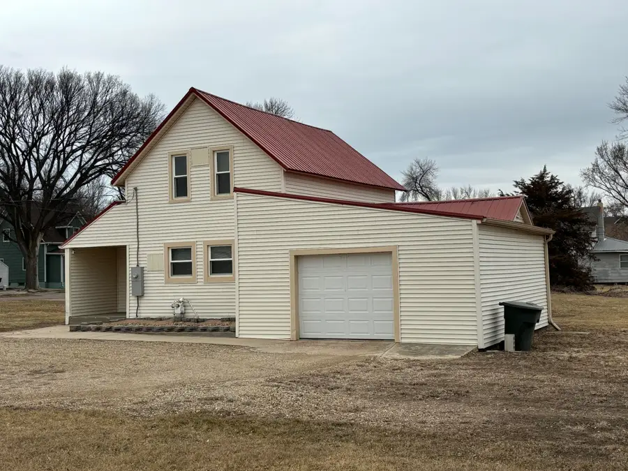 504 S Hassett St, Tripp, SD 57376 - #2