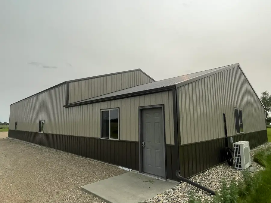 40605 249th St, Mitchell, SD 57301 - #2