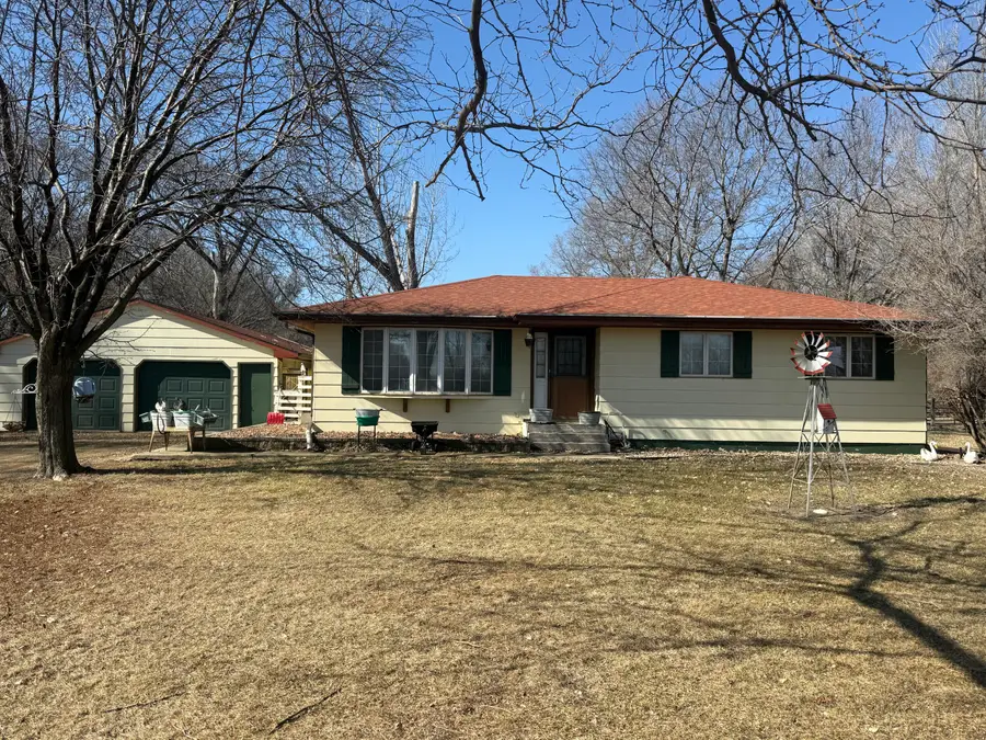 1601 N Gale Rd, Mitchell, SD 57301 - #3