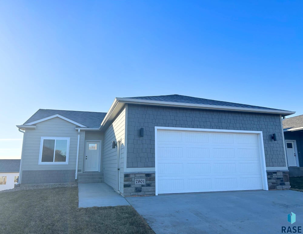 7901 E 44th St, Sioux Falls, SD 57110 BHGRE