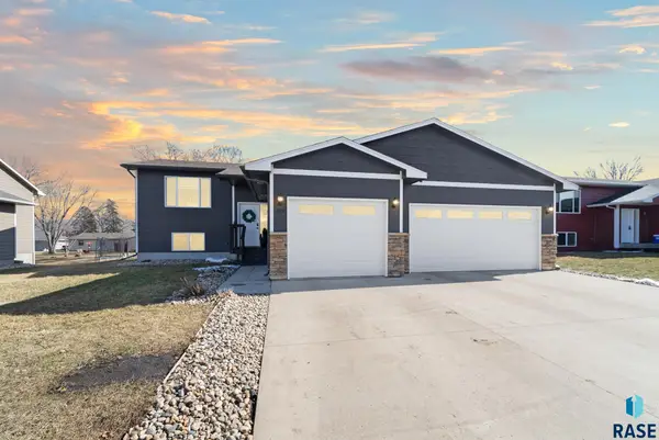 404 Kia Dr, Hartford, SD 57033