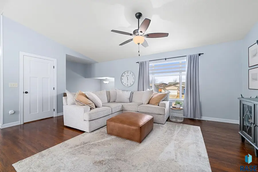 404 Kia Dr, Hartford, SD 57033 - Image #2