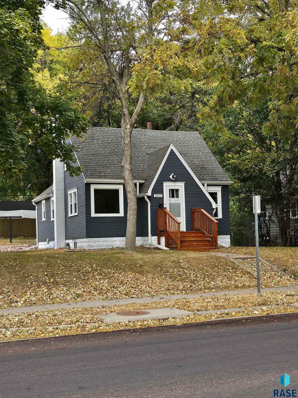 2033 S Grange Ave, Sioux Falls, SD 57105 BHGRE