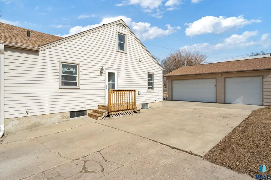 1120 N Summit Ave, Sioux Falls, SD 57104 - Image #2
