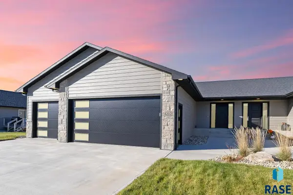 4202 N Knob Hill Ct, Sioux Falls, SD 57107