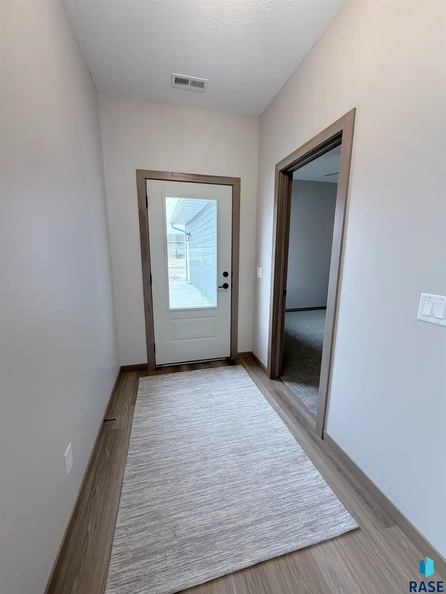 1002 S 6th Ave, Rock Rapids, IA 51246 - #3