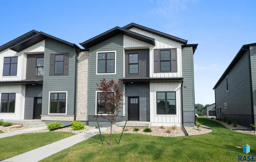 8617 W Shoreline Pl, Sioux Falls, SD 57107 - Image #2