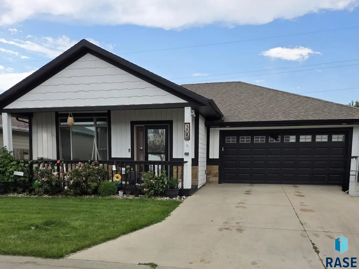 305 S Spring Pl, Brandon, SD 57005 - Image #1