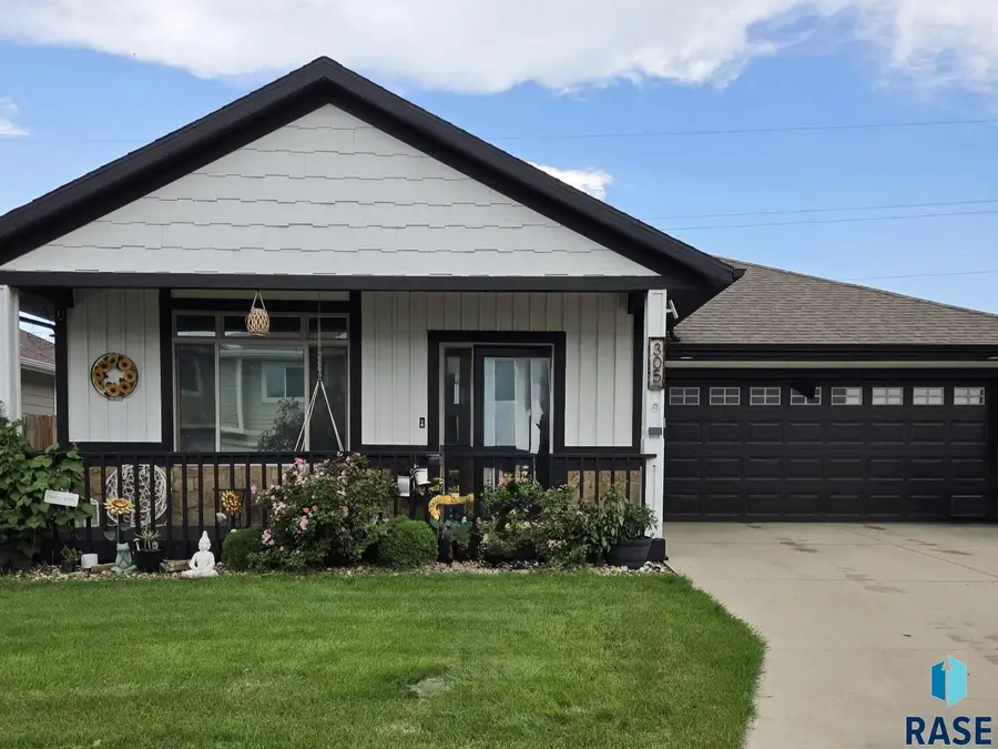 305 S Spring Pl, Brandon, SD 57005 - Image #2