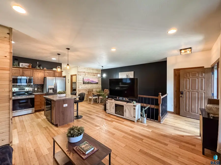 305 S Spring Pl, Brandon, SD 57005 - Image #3