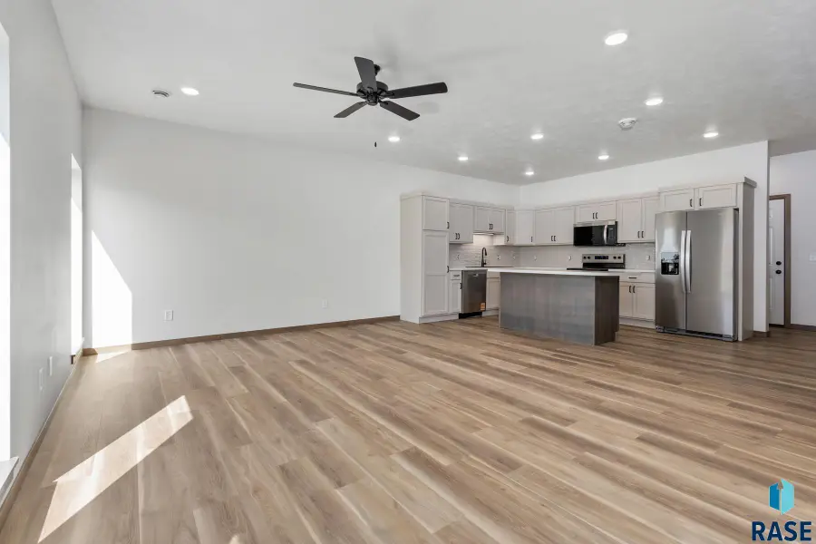 5703 E Avett Pl, Sioux Falls, SD 57108 - Image #3
