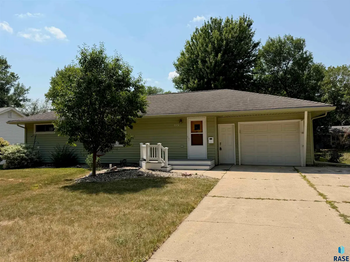 1115 N Elmhurst St, Luverne, MN 56156 - #1