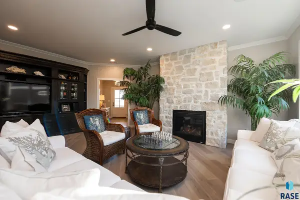 1713 N Rosemary Ave, Sioux Falls, SD 57110