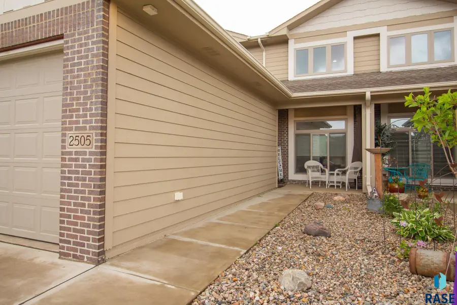 2505 S Kinderhook Ave, Sioux Falls, SD 57106 - Image #2