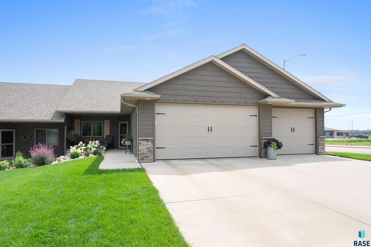 3201 E Stoney Brook Trl, Sioux Falls, SD 57108 - Image #1