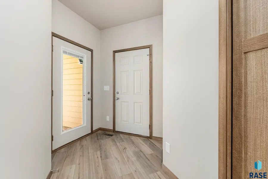 521 S Big Stone Ave, Sioux Falls, SD 57106 - Image #3