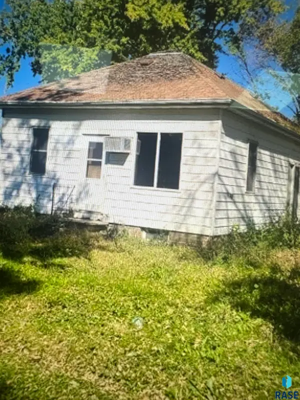 640 3rd Ave, Woodstock, MN 56186