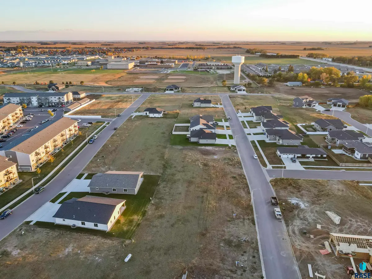 458 Bunyan Dr, Harrisburg, SD 57032 - Image #1