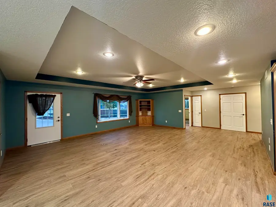 106 E Christensen Dr, Luverne, MN 56156 - #3