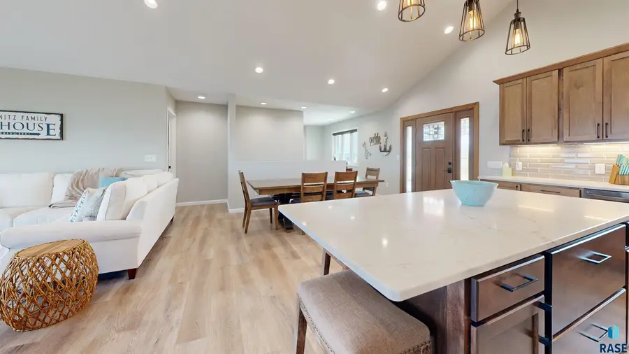 21133 Gregs Dr, Lake Preston, SD 57249 - Image #2