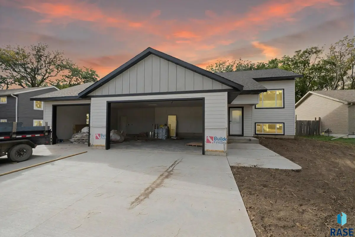403 Vandemark Ave, Hartford, SD 57033 - Image #1