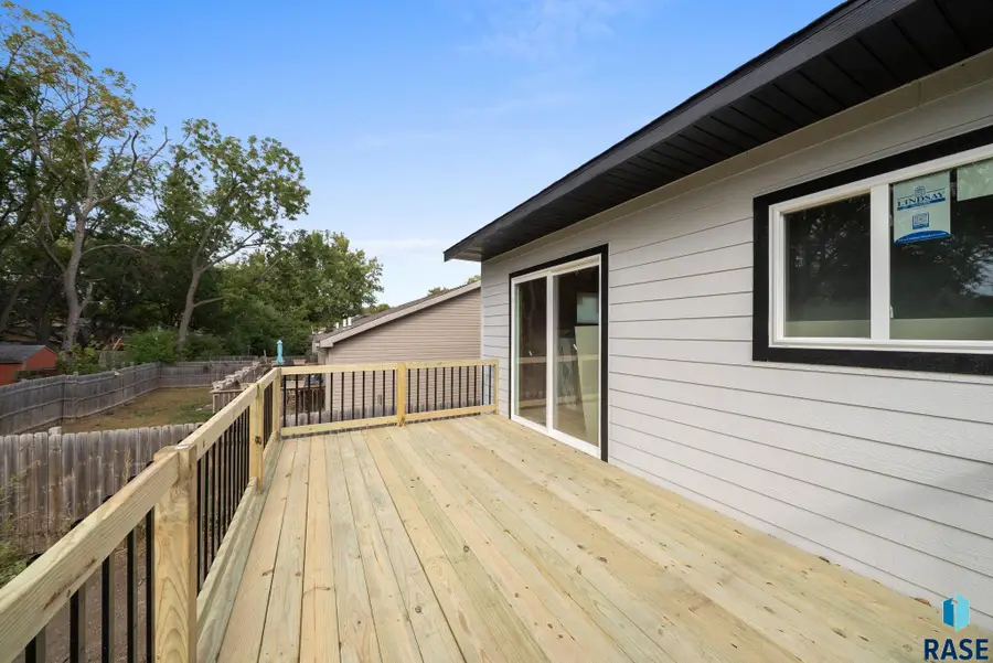 403 Vandemark Ave, Hartford, SD 57033 - Image #2