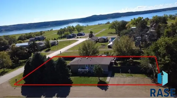 107 N Dougan Ave, Oacoma, SD 57365