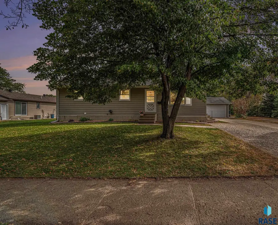 412 S Lincoln Ave, Madison, SD 57042 - Image #3