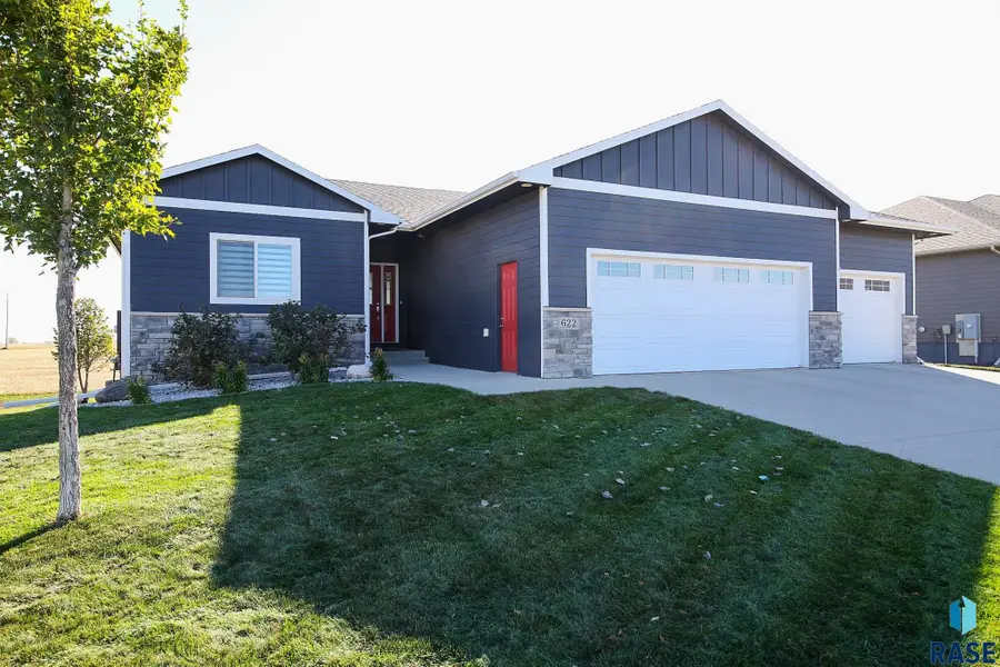 622 Sherwood Cir, Hartford, SD 57033 - Image #3