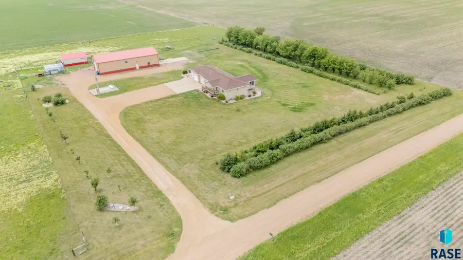 44453 262nd St, Canistota, SD 57012 - Image #2