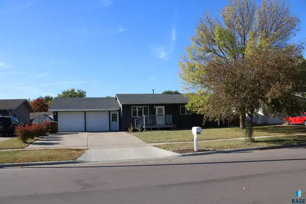 2325 Illinois Ave Sw, Huron, SD 57350