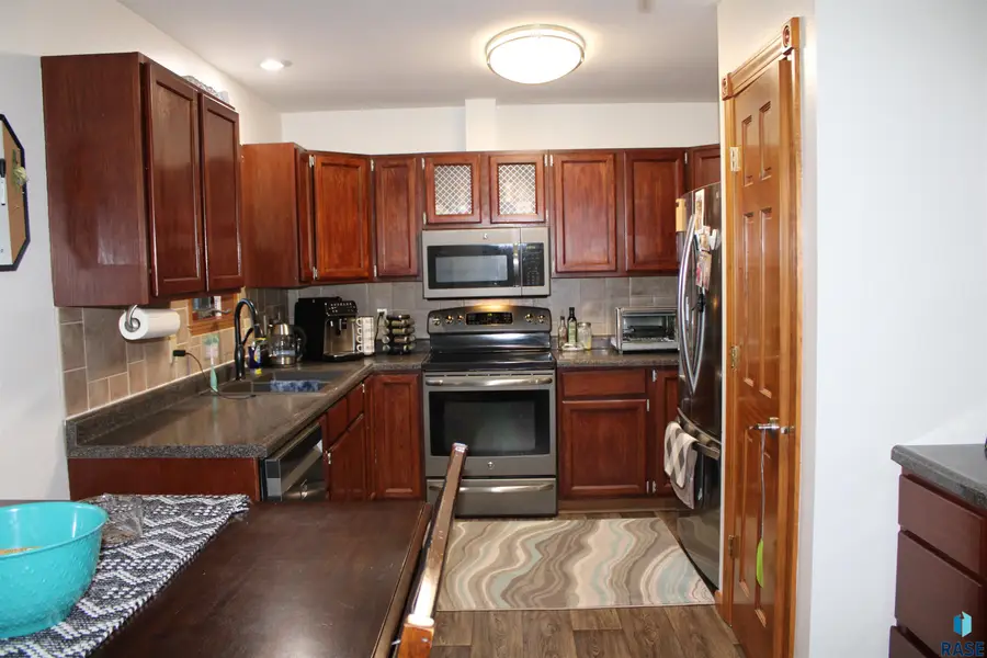 2325 Illinois Ave Sw, Huron, SD 57350 - Image #3