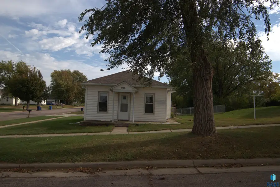 708 Center Ave, Garretson, SD 57030 - Image #2