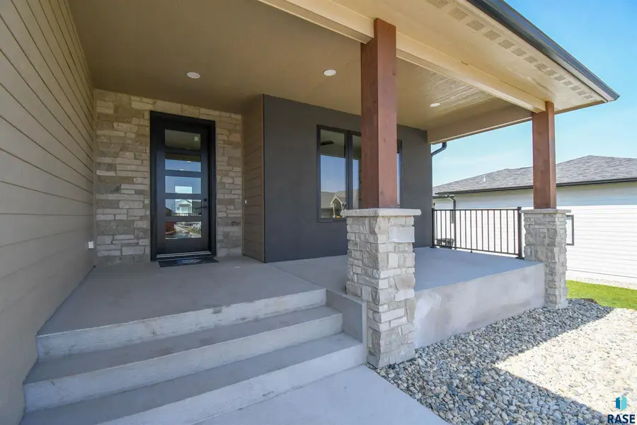 2501 S Meadowview Ave, Sioux Falls, SD 57110 - Image #2