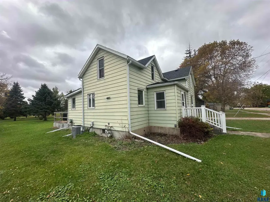101 E 4th St, Ramona, SD 57054 - Image #2