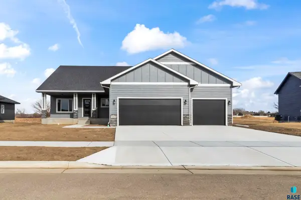 1602 W 26th St, Yankton, SD 57078