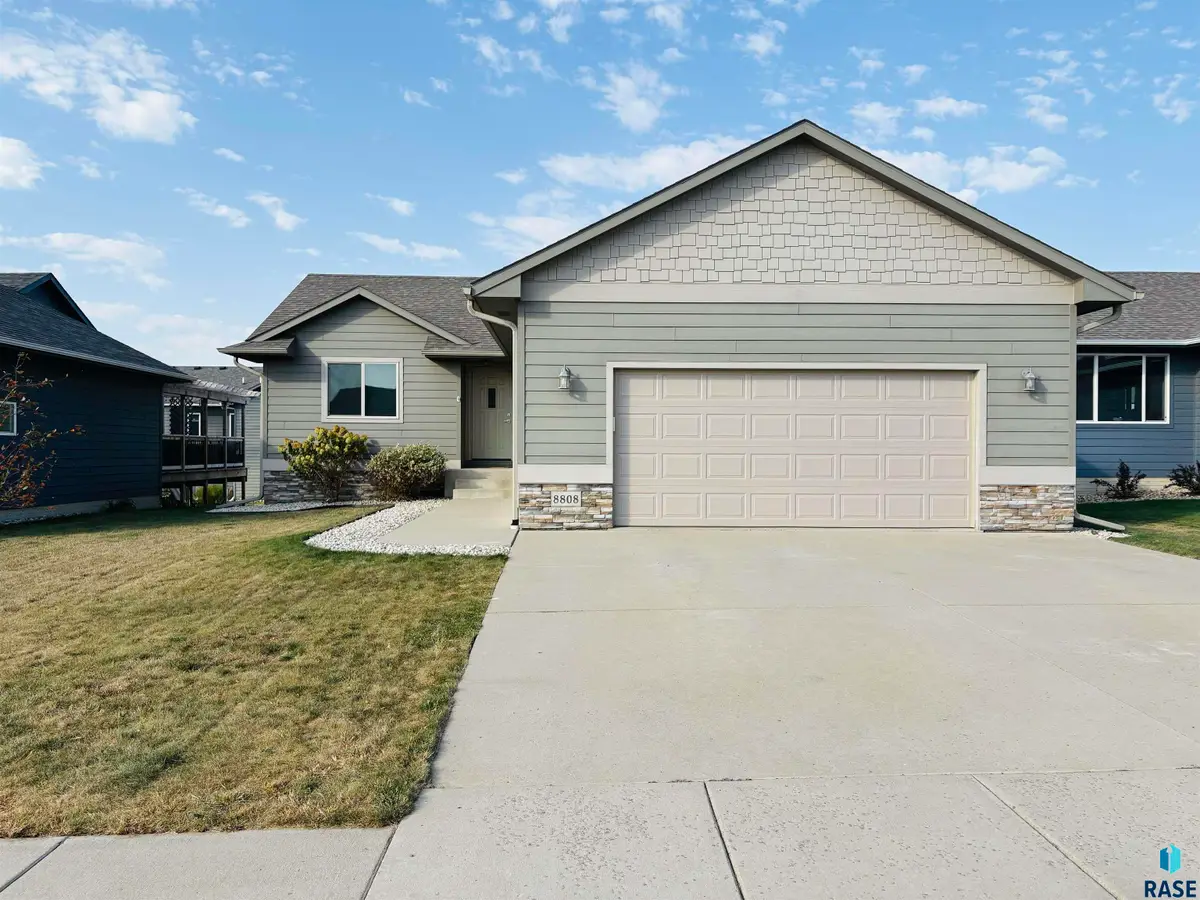 8808 W 22nd St, Sioux Falls, SD 57106 - Image #1