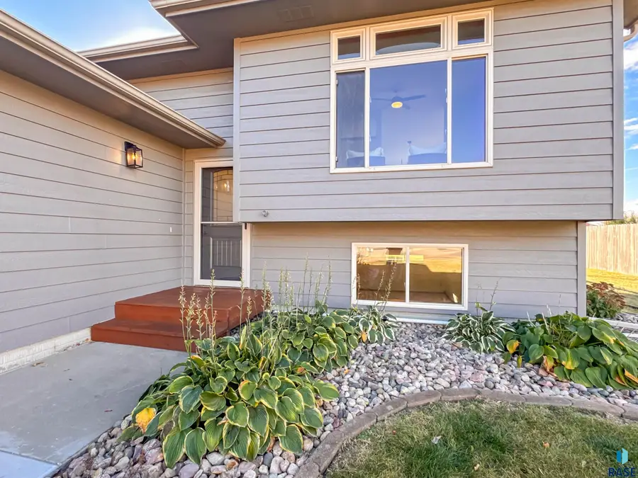 935 E Ryan Dr, Tea, SD 57064 - Image #2