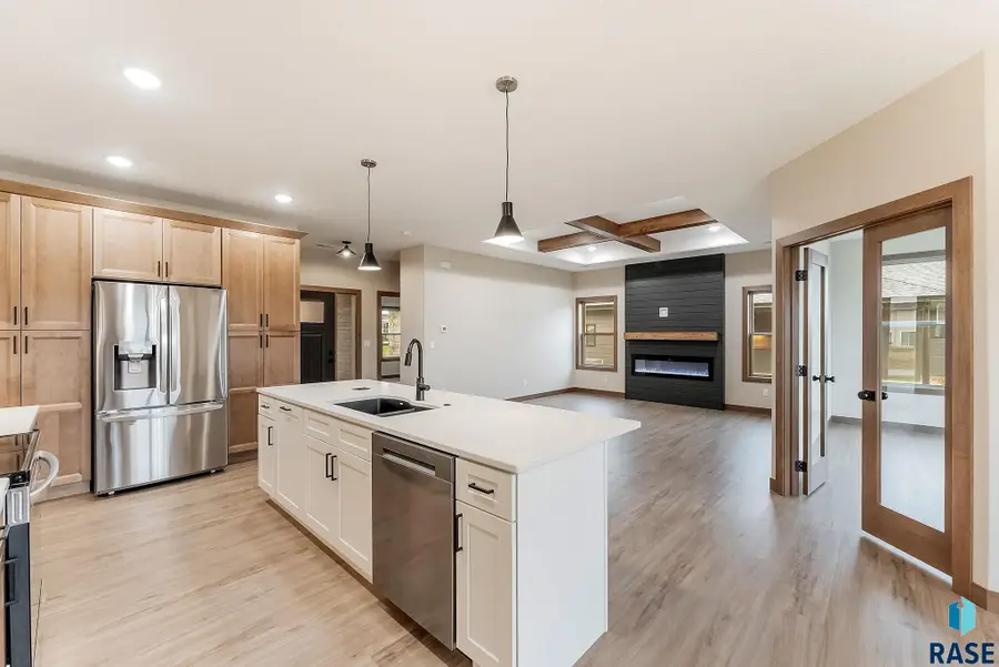 5406 W Colonial Ct, Sioux Falls, SD 57107 - Image #2