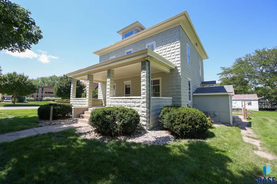 201 E Adams Ave, Luverne, MN 56156 - Image #2