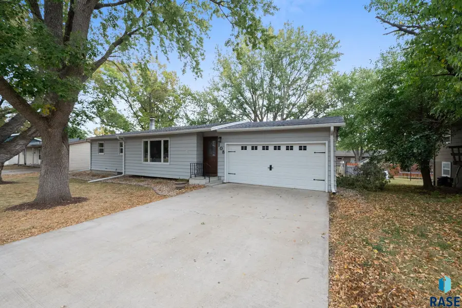 108 S Needles Dr, Brandon, SD 57005 - Image #3