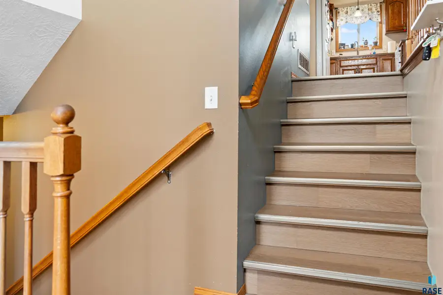 5601 W Oakcrest Dr, Sioux Falls, SD 57107-0990 - Image #3