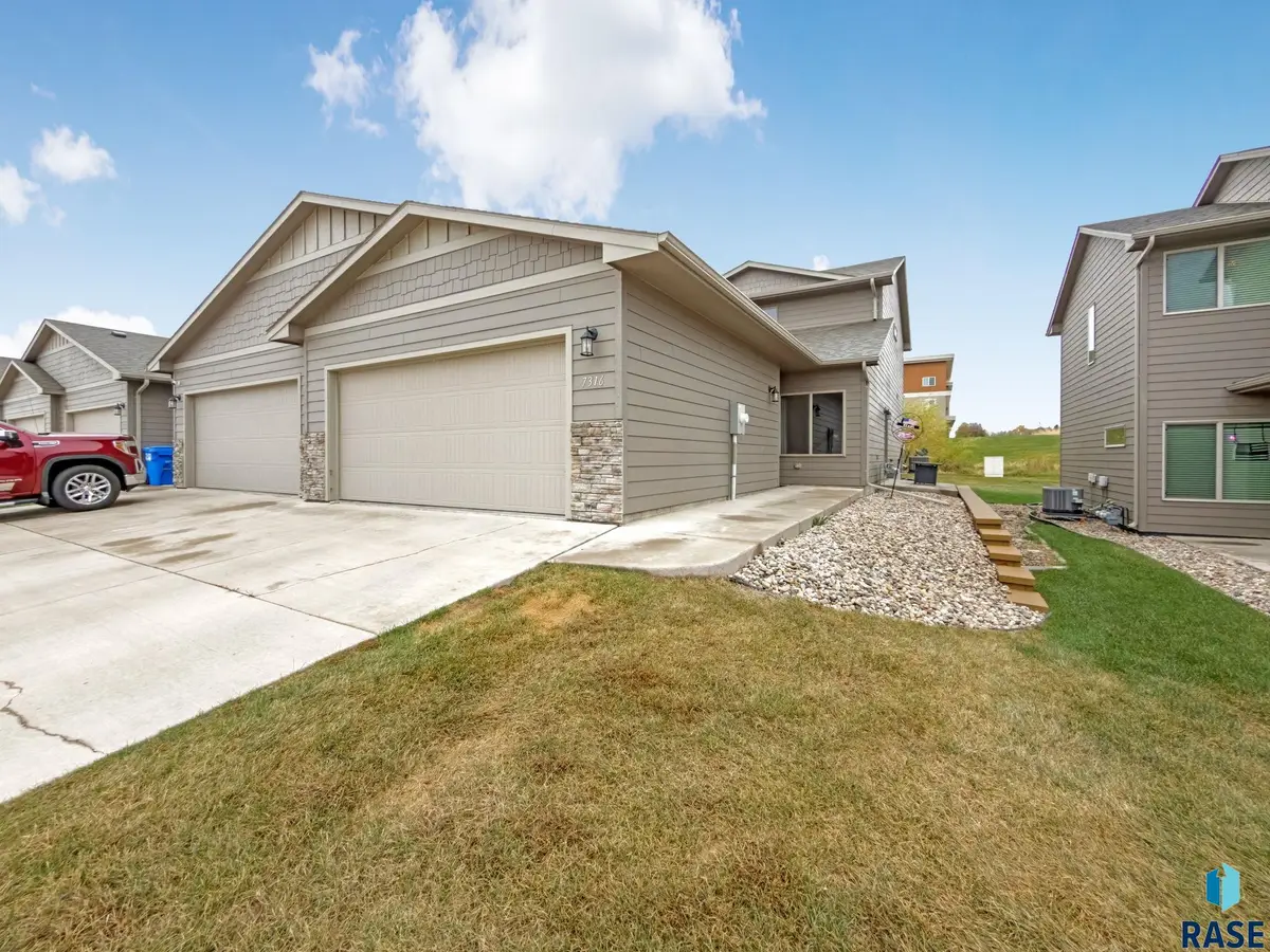 7316 E 45th St, Sioux Falls, SD 57110 - Image #1